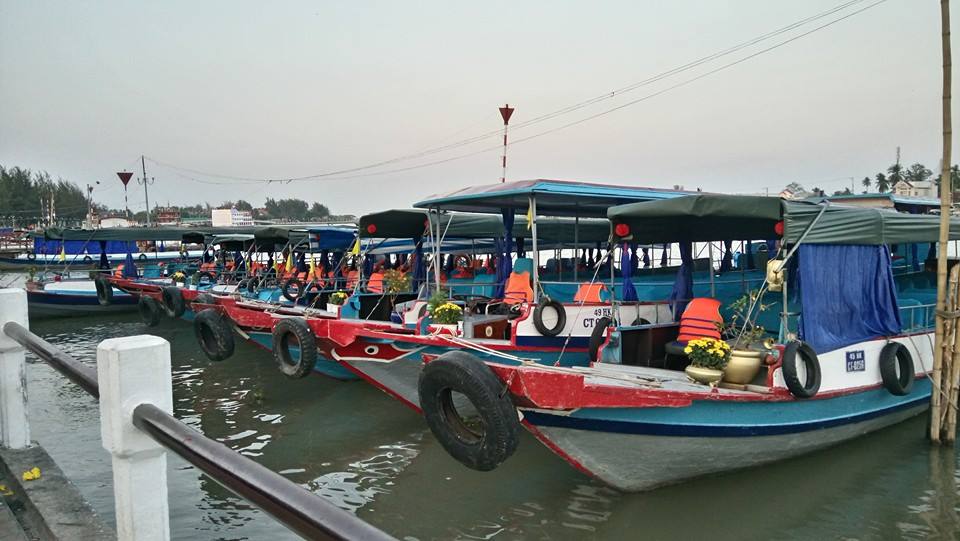 Cho Thuê Tàu Du Lịch